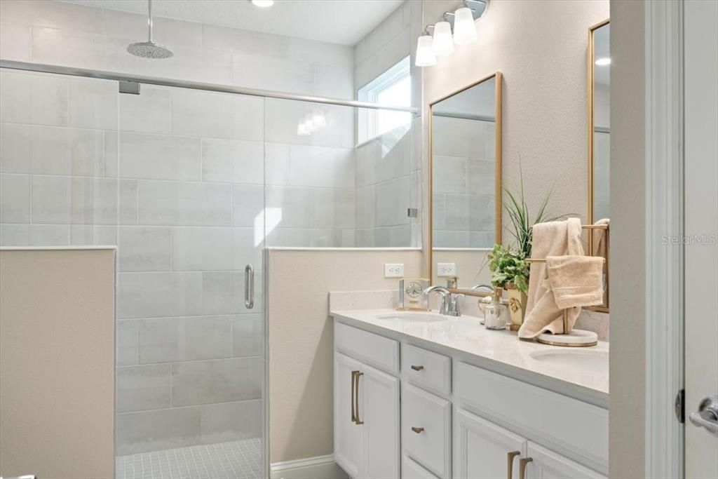 For Sale: $569,900 (3 beds, 3 baths, 2027 Square Feet)