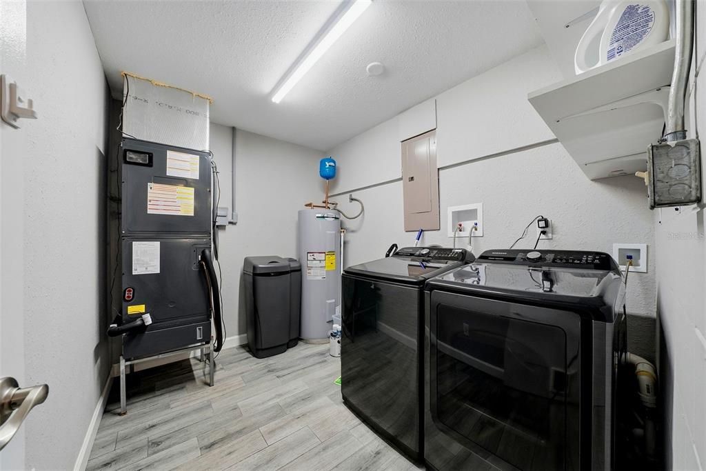 For Sale: $424,900 (3 beds, 2 baths, 1290 Square Feet)