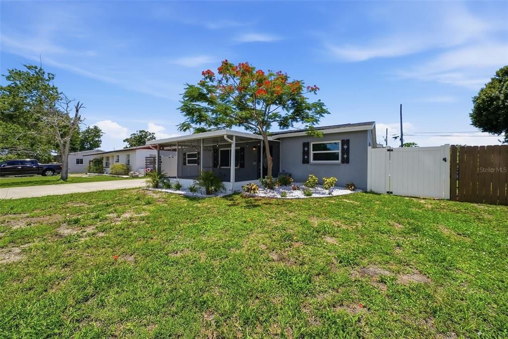 For Sale: $424,900 (3 beds, 2 baths, 1290 Square Feet)