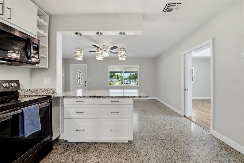 For Sale: $424,900 (3 beds, 2 baths, 1290 Square Feet)