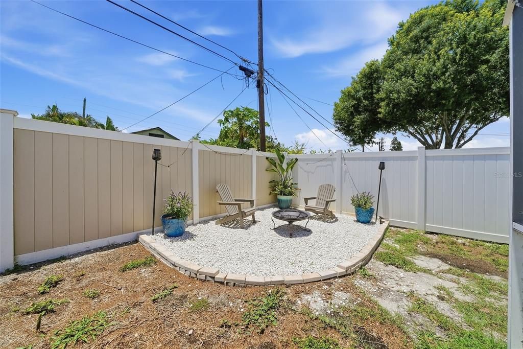 For Sale: $424,900 (3 beds, 2 baths, 1290 Square Feet)