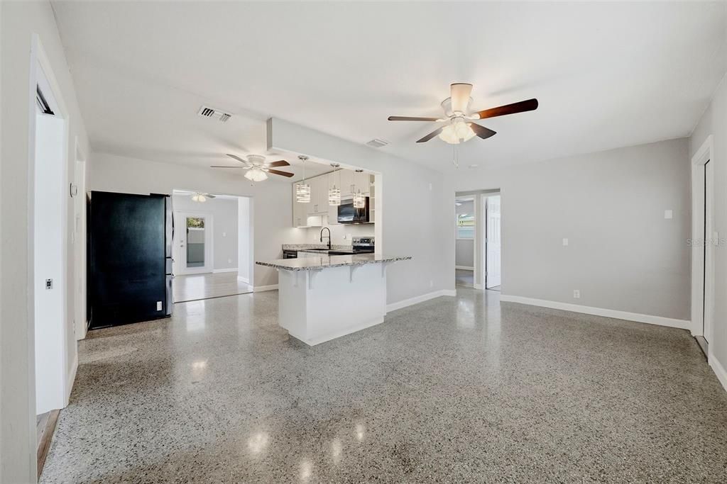 For Sale: $424,900 (3 beds, 2 baths, 1290 Square Feet)