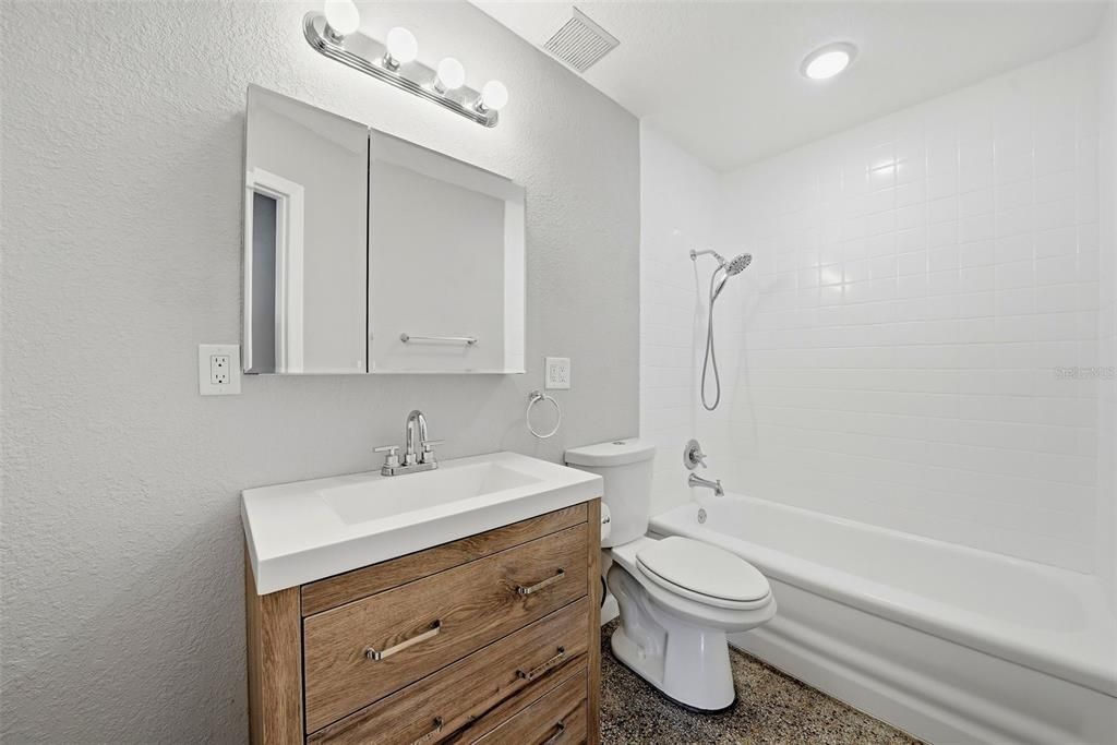 For Sale: $424,900 (3 beds, 2 baths, 1290 Square Feet)