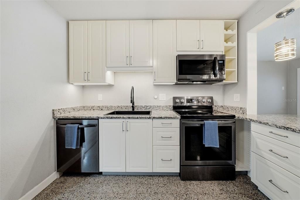 For Sale: $424,900 (3 beds, 2 baths, 1290 Square Feet)