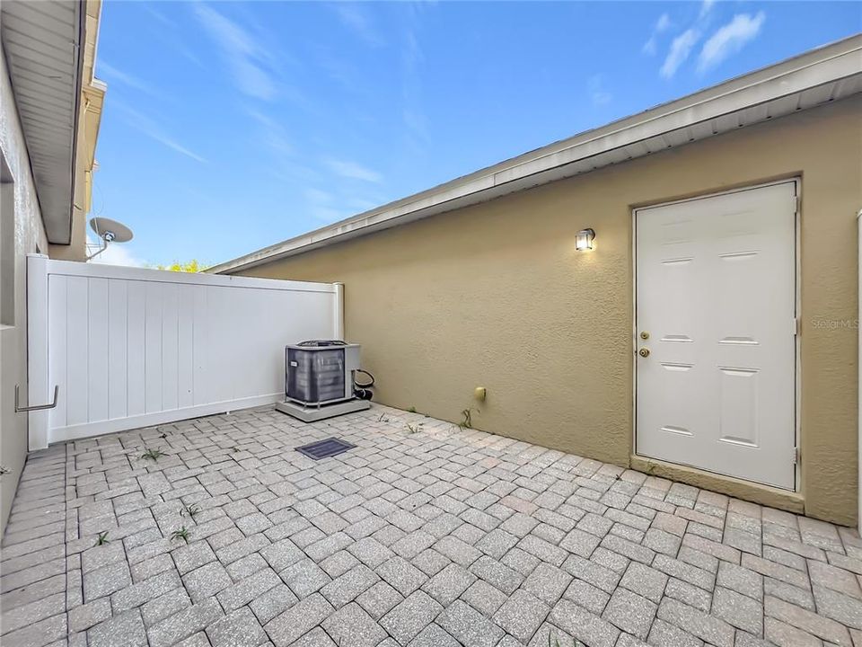 For Sale: $350,000 (2 beds, 2 baths, 1232 Square Feet)