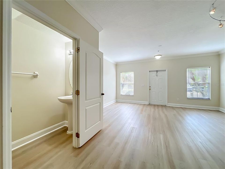 For Sale: $350,000 (2 beds, 2 baths, 1232 Square Feet)