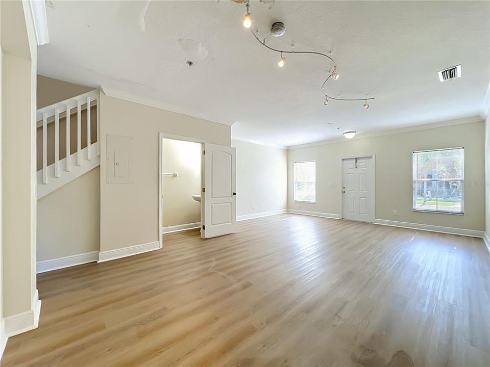 For Sale: $350,000 (2 beds, 2 baths, 1232 Square Feet)