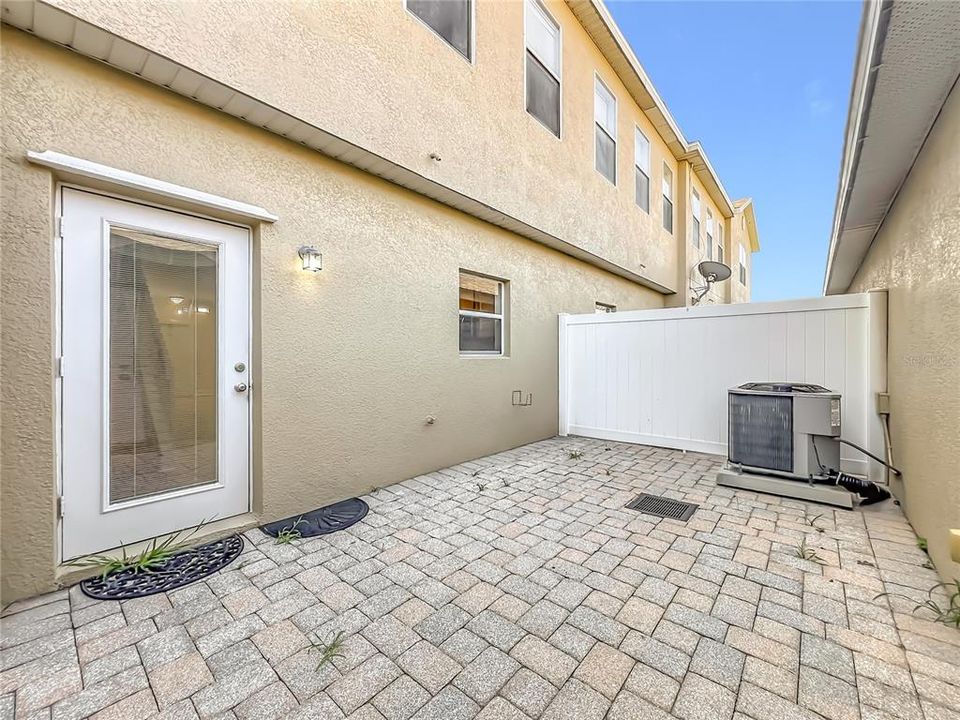 For Sale: $350,000 (2 beds, 2 baths, 1232 Square Feet)