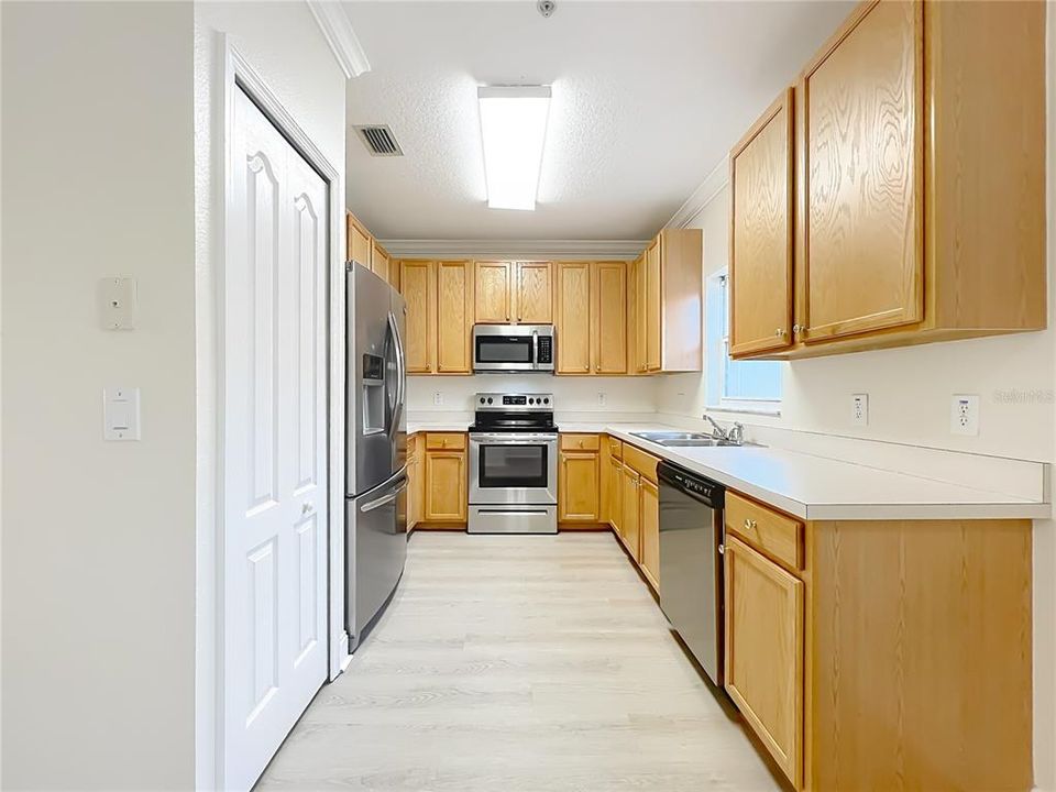 For Sale: $350,000 (2 beds, 2 baths, 1232 Square Feet)