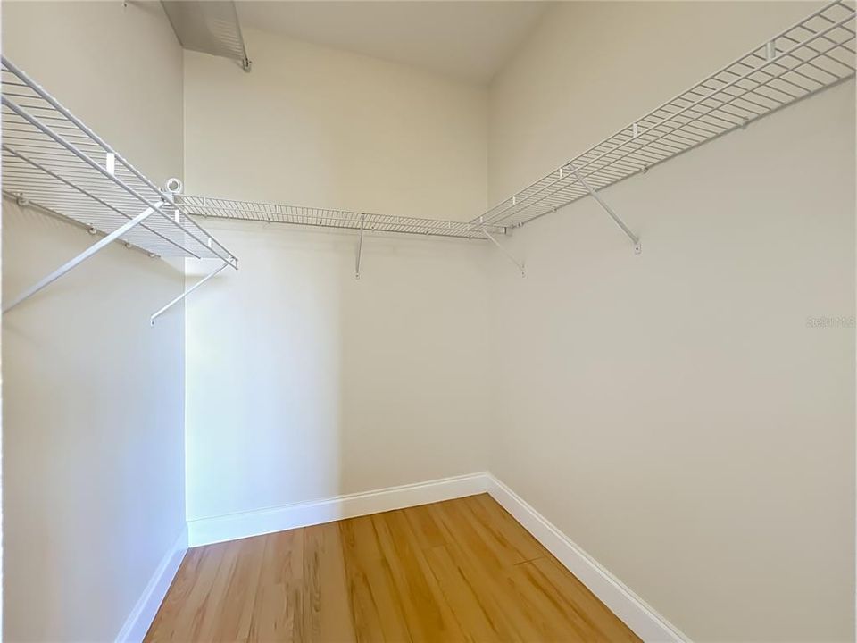 For Sale: $350,000 (2 beds, 2 baths, 1232 Square Feet)
