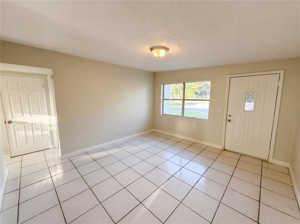 For Sale: $262,000 (2 beds, 1 baths, 763 Square Feet)