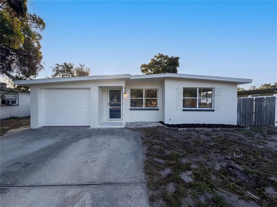 For Sale: $262,000 (2 beds, 1 baths, 763 Square Feet)