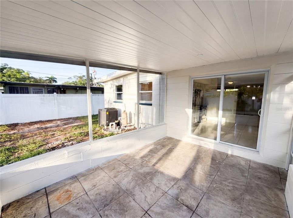 For Sale: $262,000 (2 beds, 1 baths, 763 Square Feet)