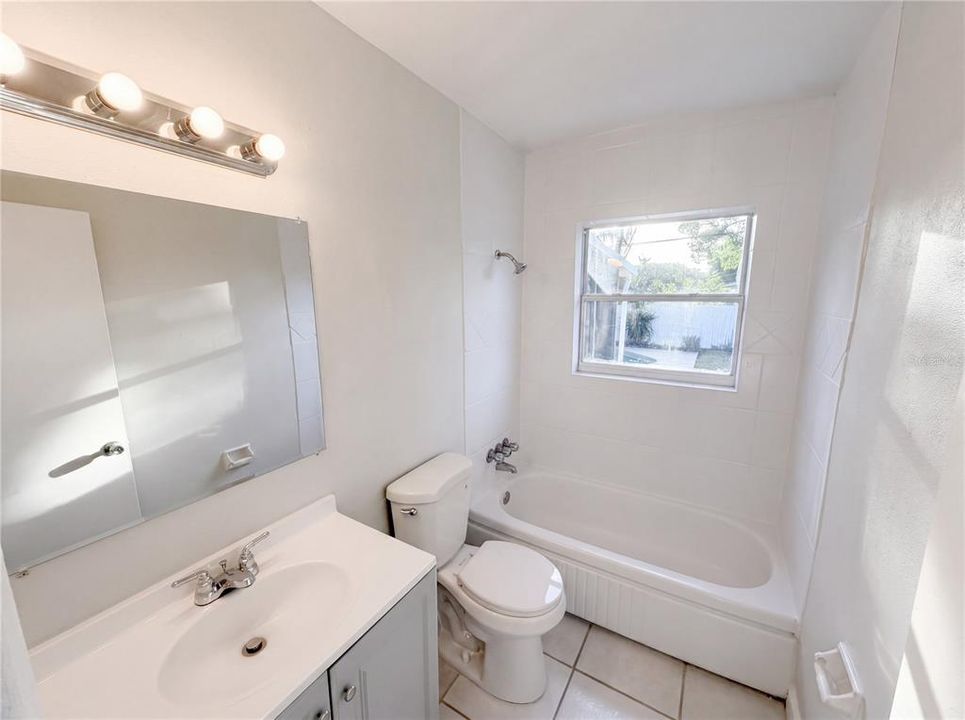 For Sale: $262,000 (2 beds, 1 baths, 763 Square Feet)