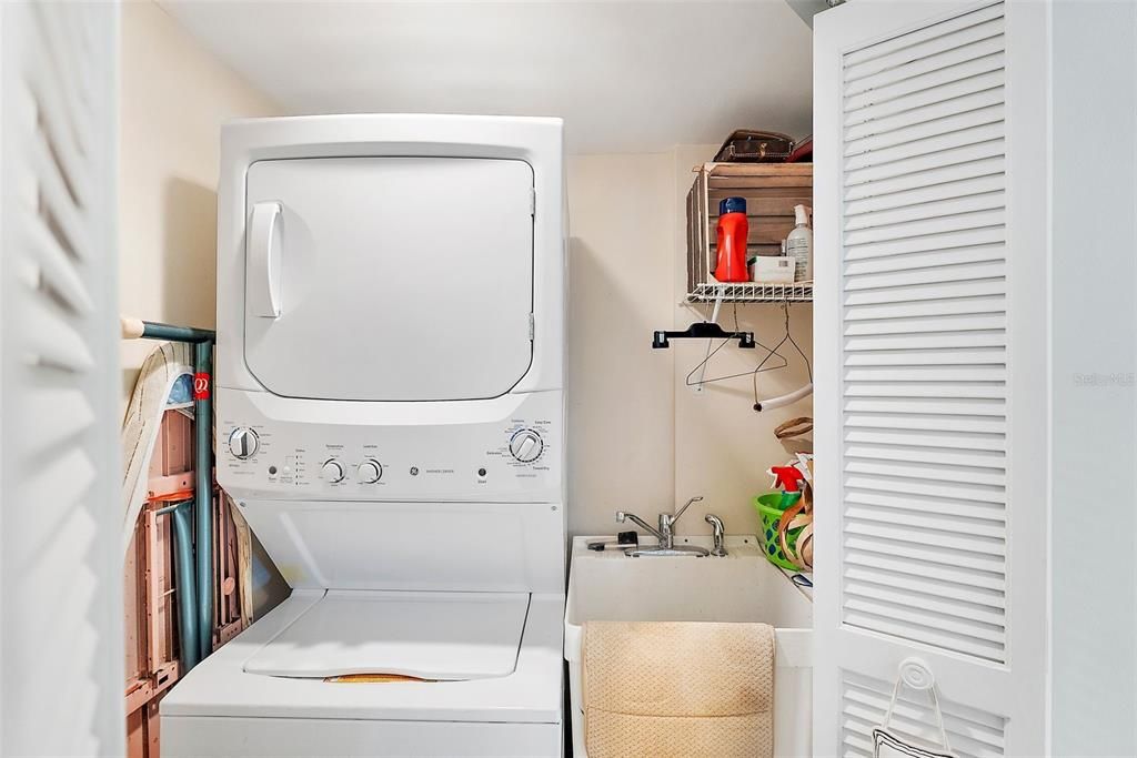For Rent: $5,000 (2 beds, 2 baths, 2005 Square Feet)
