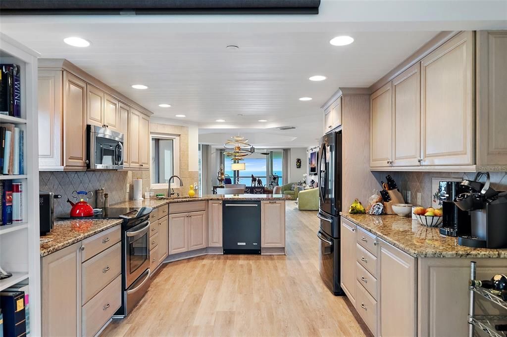 For Rent: $5,000 (2 beds, 2 baths, 2005 Square Feet)