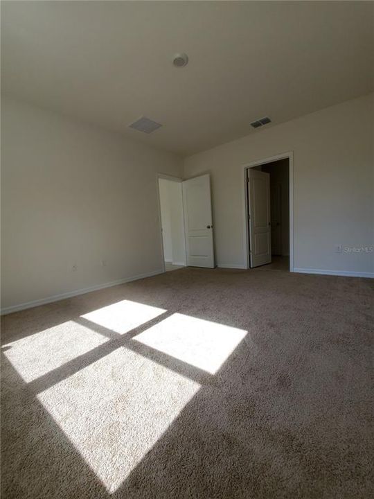 For Rent: $2,350 (4 beds, 2 baths, 1836 Square Feet)