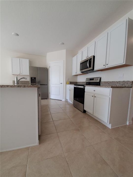 For Rent: $2,350 (4 beds, 2 baths, 1836 Square Feet)