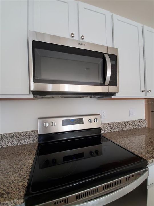For Rent: $2,350 (4 beds, 2 baths, 1836 Square Feet)