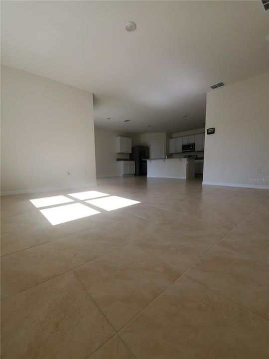 For Rent: $2,350 (4 beds, 2 baths, 1836 Square Feet)