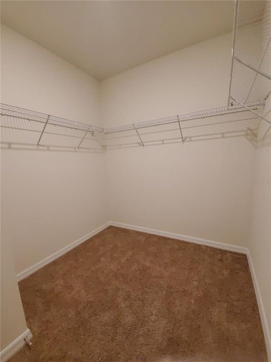For Rent: $2,350 (4 beds, 2 baths, 1836 Square Feet)