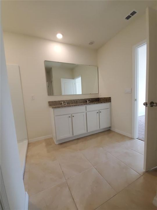 For Rent: $2,350 (4 beds, 2 baths, 1836 Square Feet)