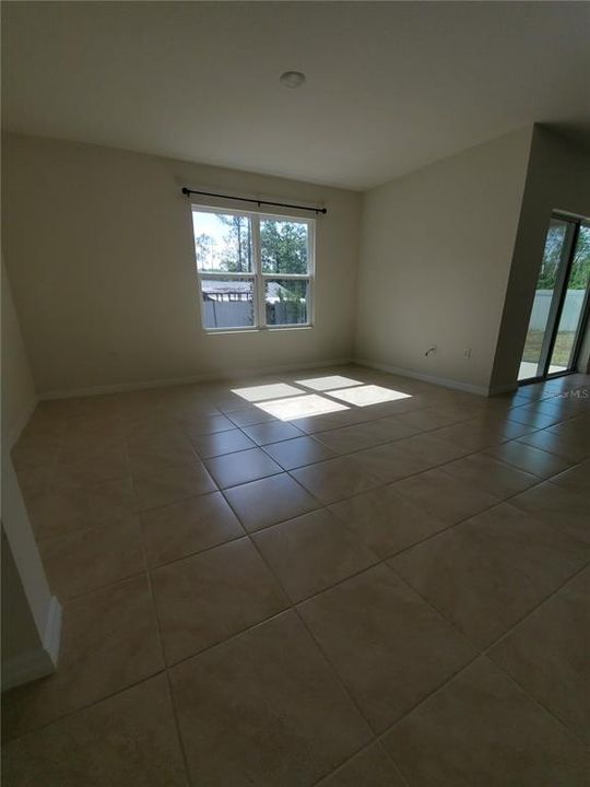 For Rent: $2,350 (4 beds, 2 baths, 1836 Square Feet)