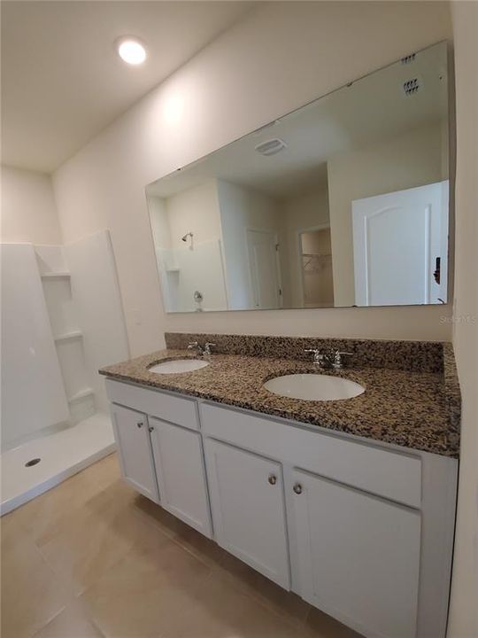 For Rent: $2,350 (4 beds, 2 baths, 1836 Square Feet)