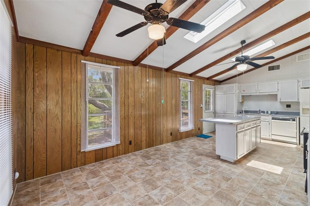 Active With Contract: $450,000 (3 beds, 1 baths, 1456 Square Feet)