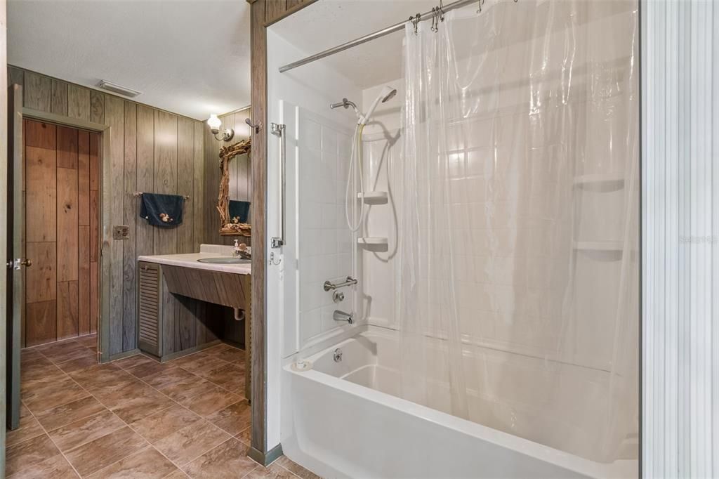 Active With Contract: $450,000 (3 beds, 1 baths, 1456 Square Feet)