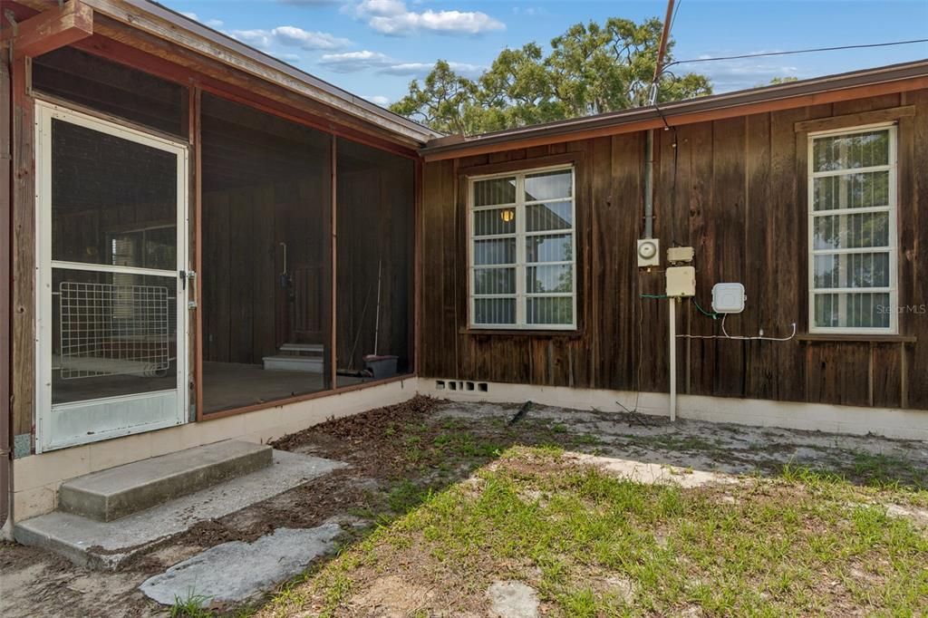 Active With Contract: $450,000 (3 beds, 1 baths, 1456 Square Feet)
