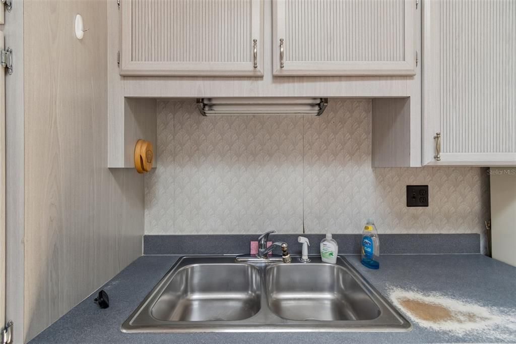 Active With Contract: $450,000 (3 beds, 1 baths, 1456 Square Feet)