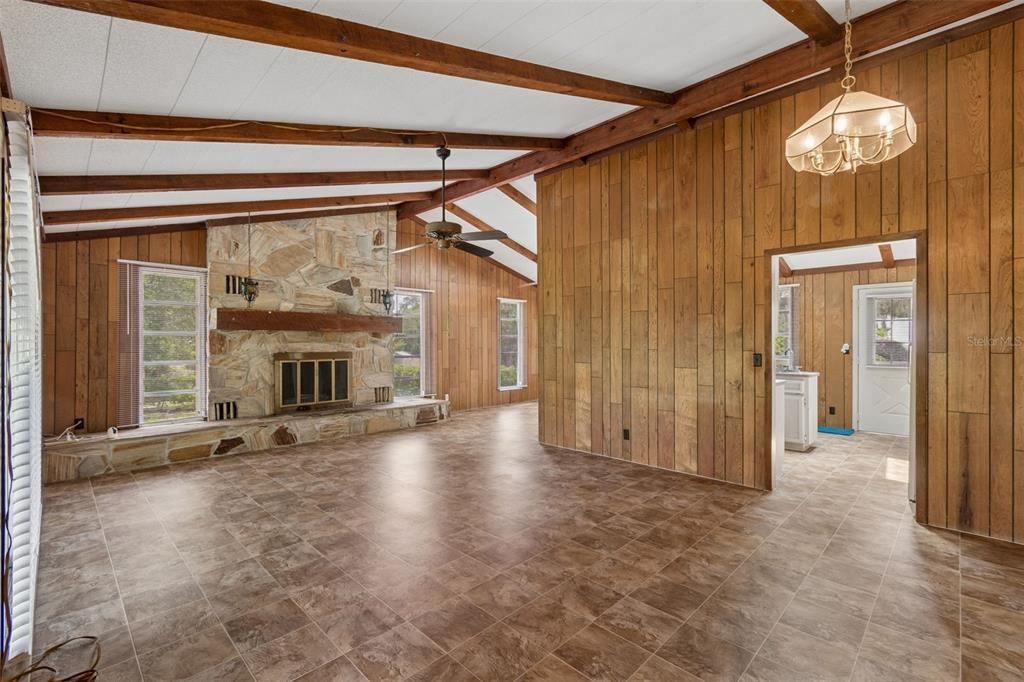 Active With Contract: $450,000 (3 beds, 1 baths, 1456 Square Feet)
