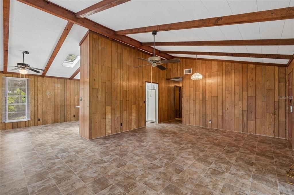 Active With Contract: $450,000 (3 beds, 1 baths, 1456 Square Feet)
