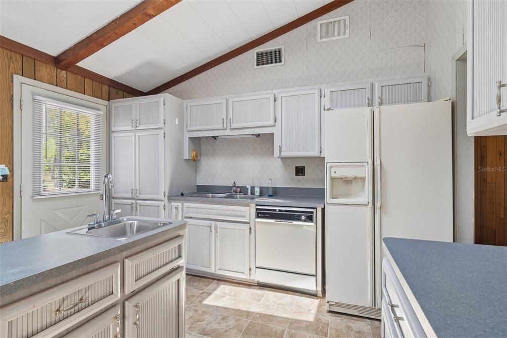 Active With Contract: $450,000 (3 beds, 1 baths, 1456 Square Feet)