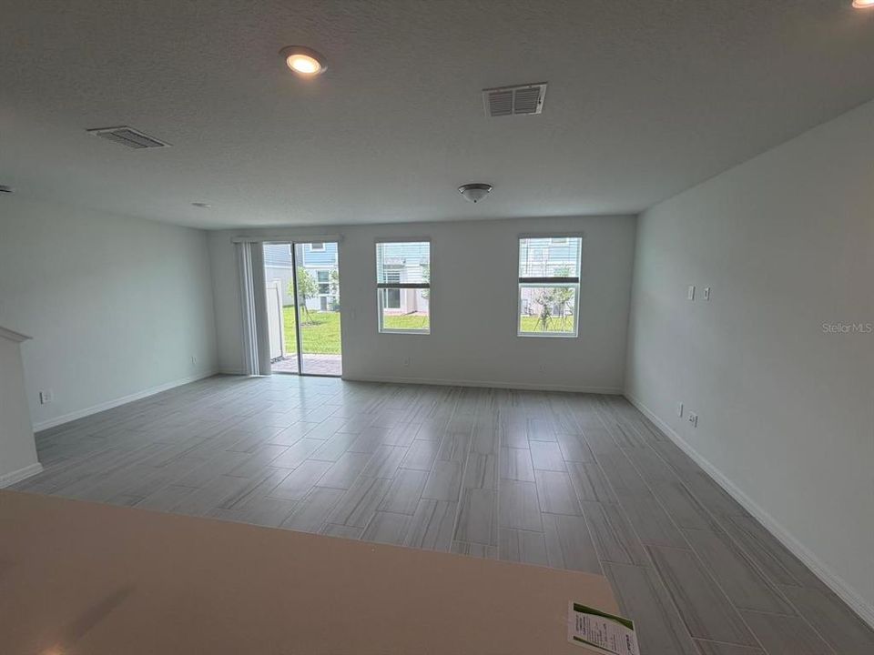 For Rent: $2,400 (3 beds, 2 baths, 1566 Square Feet)