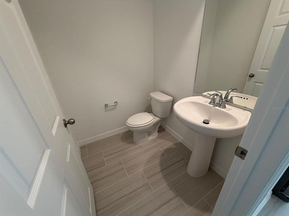 For Rent: $2,400 (3 beds, 2 baths, 1566 Square Feet)