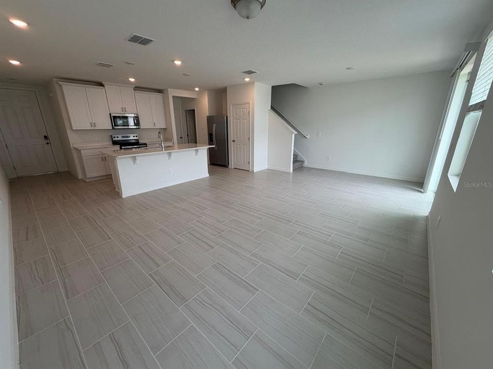 For Rent: $2,400 (3 beds, 2 baths, 1566 Square Feet)