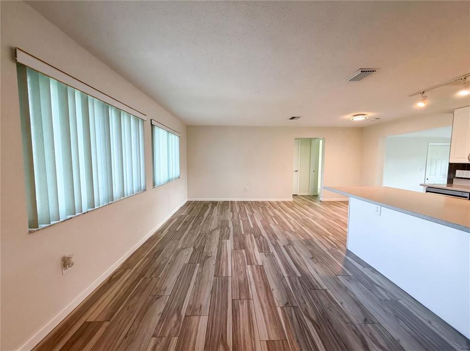 En Venta: $217,000 (2 camas, 2 baños, 1100 Pies cuadrados)