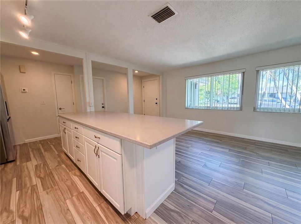 En Venta: $217,000 (2 camas, 2 baños, 1100 Pies cuadrados)