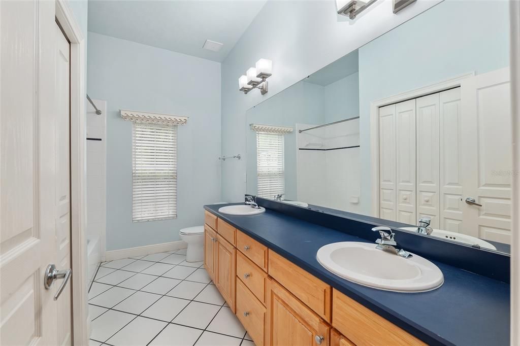 En Venta: $799,900 (5 camas, 3 baños, 3477 Pies cuadrados)
