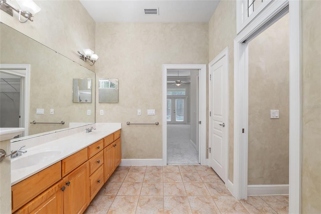 En Venta: $799,900 (5 camas, 3 baños, 3477 Pies cuadrados)