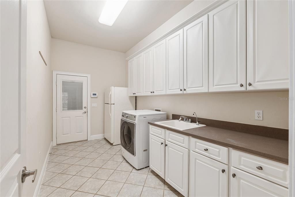 En Venta: $799,900 (5 camas, 3 baños, 3477 Pies cuadrados)