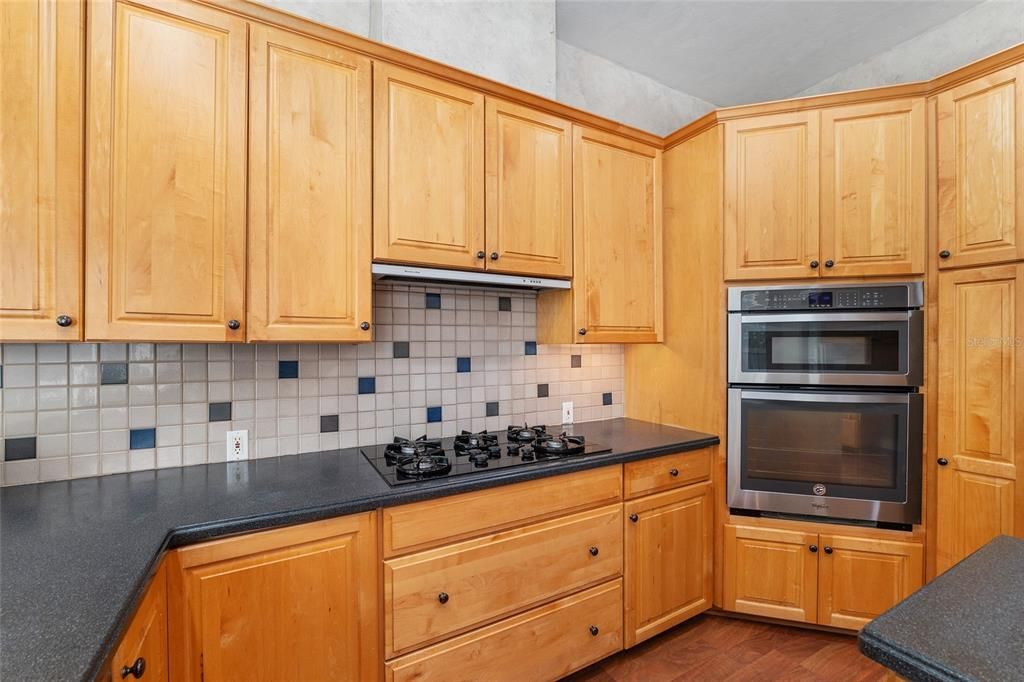 En Venta: $799,900 (5 camas, 3 baños, 3477 Pies cuadrados)