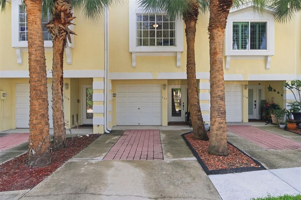 For Sale: $475,000 (3 beds, 3 baths, 1834 Square Feet)