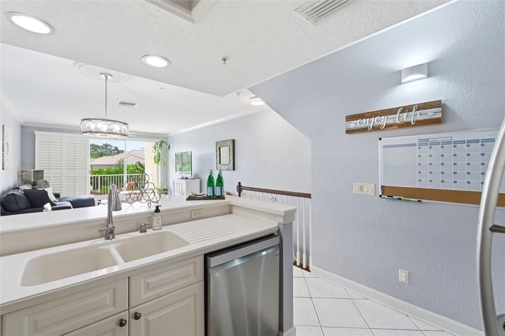 For Sale: $475,000 (3 beds, 3 baths, 1834 Square Feet)