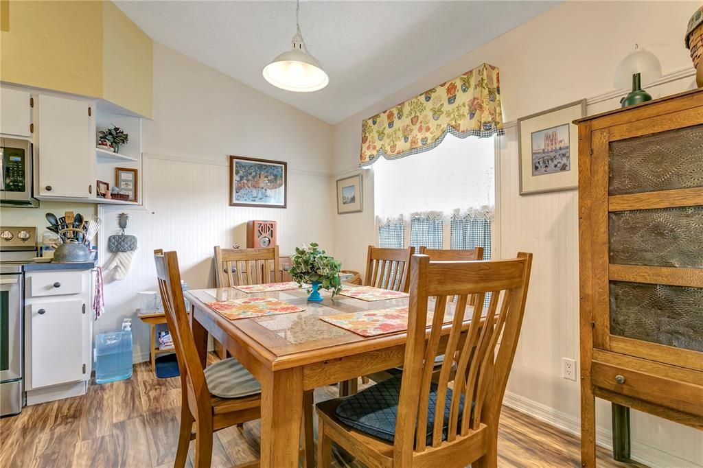 For Sale: $385,000 (4 beds, 2 baths, 1864 Square Feet)