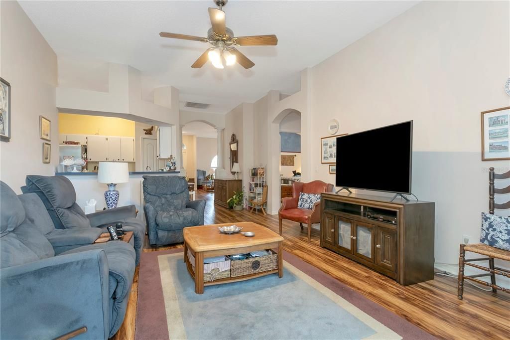 For Sale: $385,000 (4 beds, 2 baths, 1864 Square Feet)