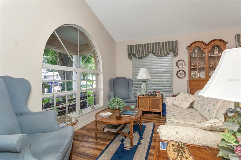 For Sale: $385,000 (4 beds, 2 baths, 1864 Square Feet)