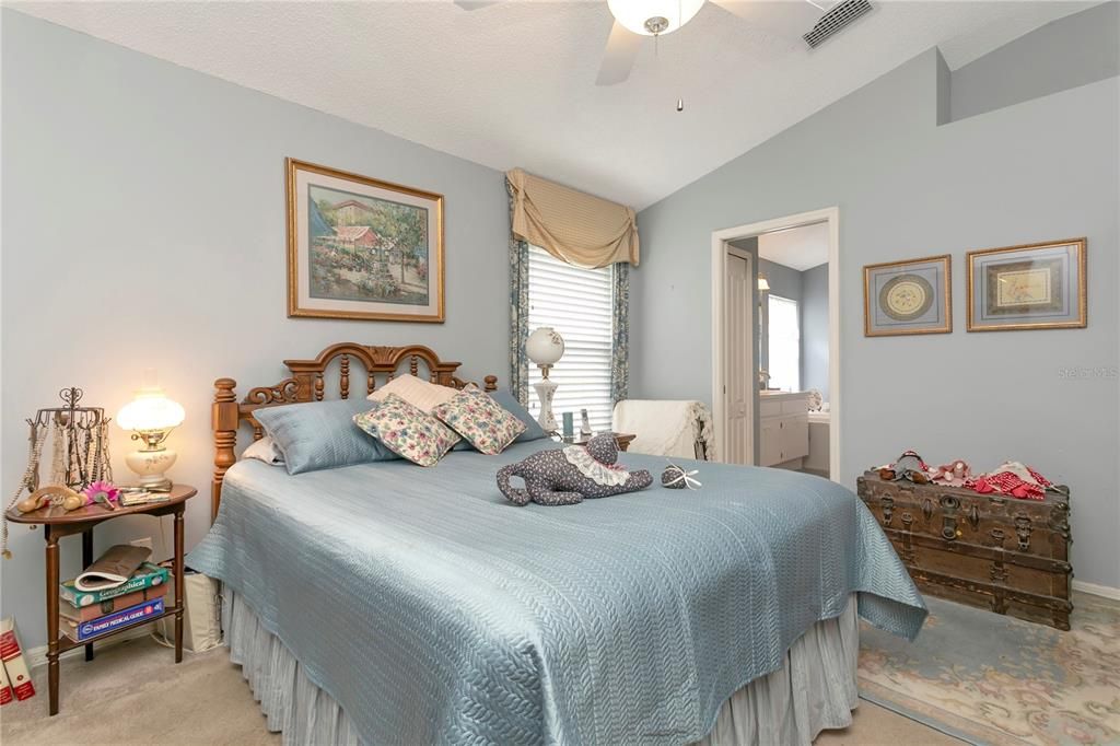 For Sale: $385,000 (4 beds, 2 baths, 1864 Square Feet)